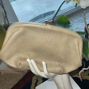 Women’s Pebble Leather Creamy Taupe Pouch Kiss Snap Vintage Purse Clutch